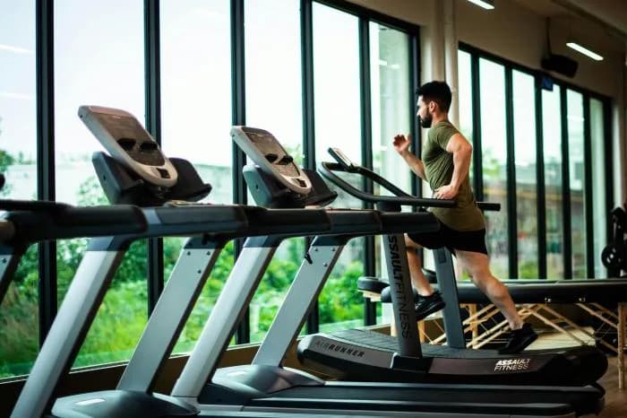 Rower stacjonarny czy bieżnia – co wybrać dla lepszej kondycji?