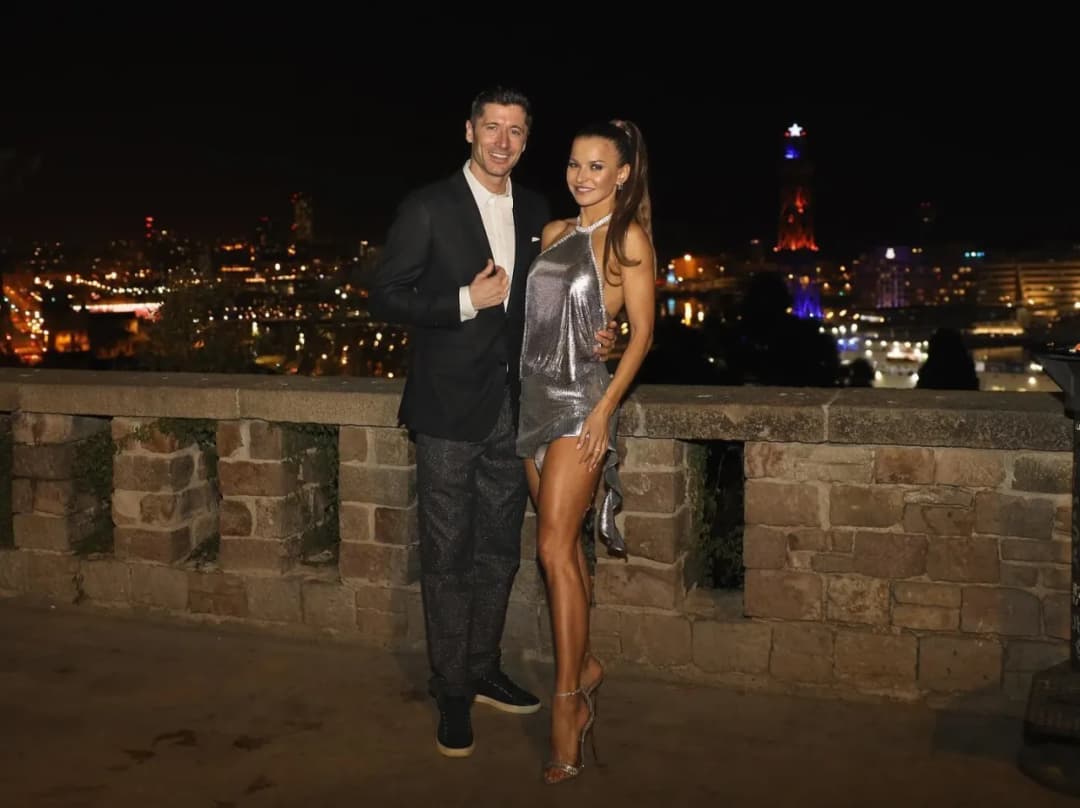 Zarobki Lewandowskiego na godzinę - szokujące kwoty i źródła dochodów Zarobki Lewandowskiego na godzinę - szokujące kwoty i źródła dochodów