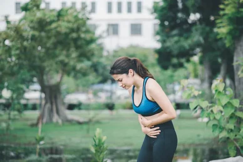 Jak uniknąć kolki podczas biegania? Sprawdzone sposoby na ból