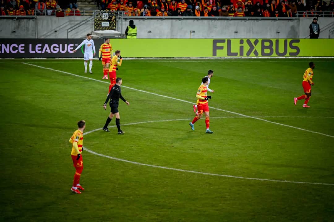 Jaki kraj wymyślił piłkę nożną? Zaskakująca historia sportu