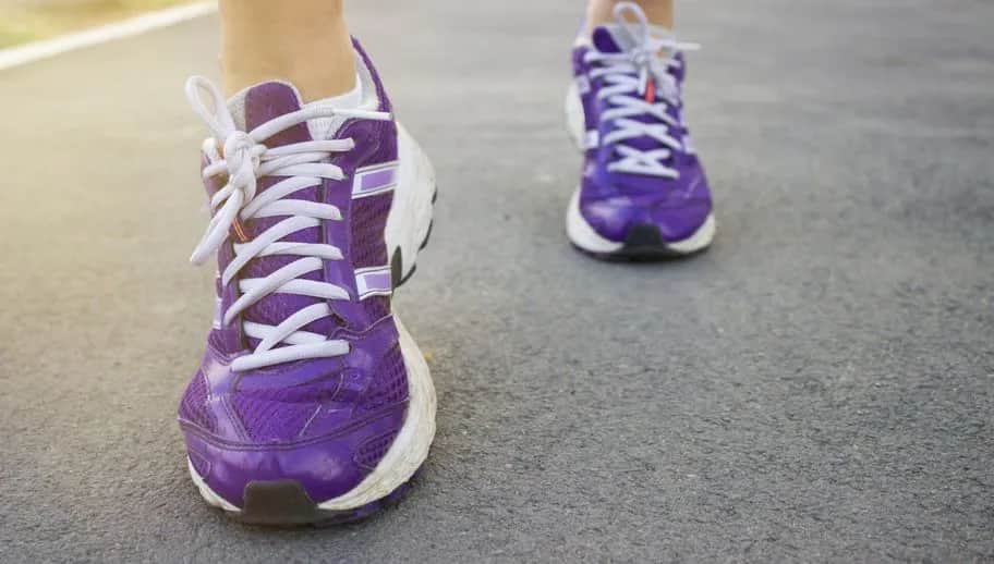 Jakie buty do biegania wybrać, aby uniknąć kontuzji i bólu?