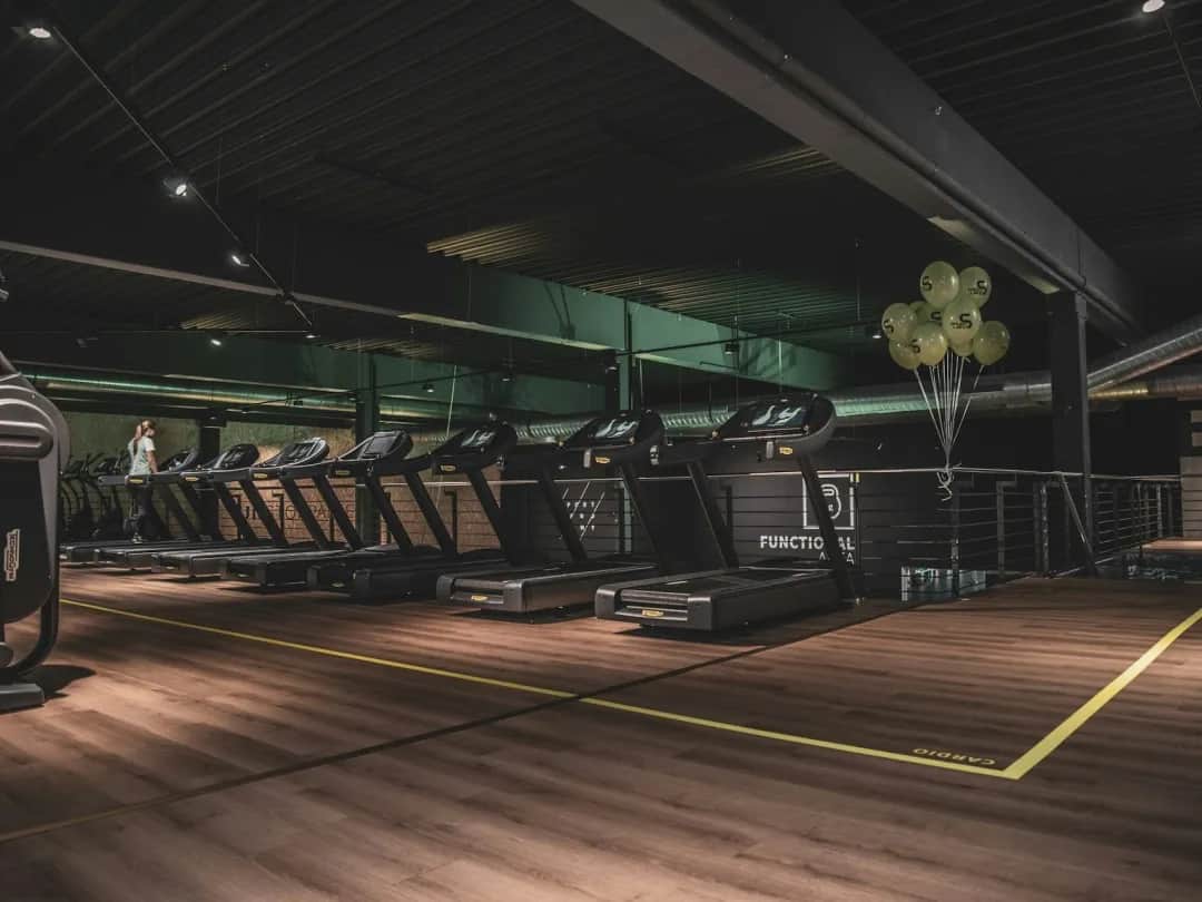 Jak włączyć bieżnię: proste kroki, aby uniknąć problemów