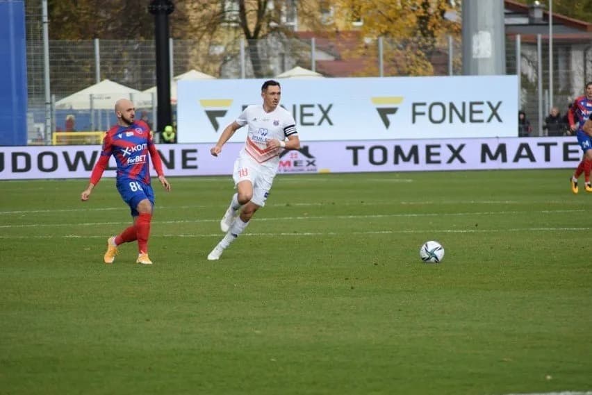 Ivi López zarobki: Jak wypada w porównaniu do innych piłkarzy Ekstraklasy?